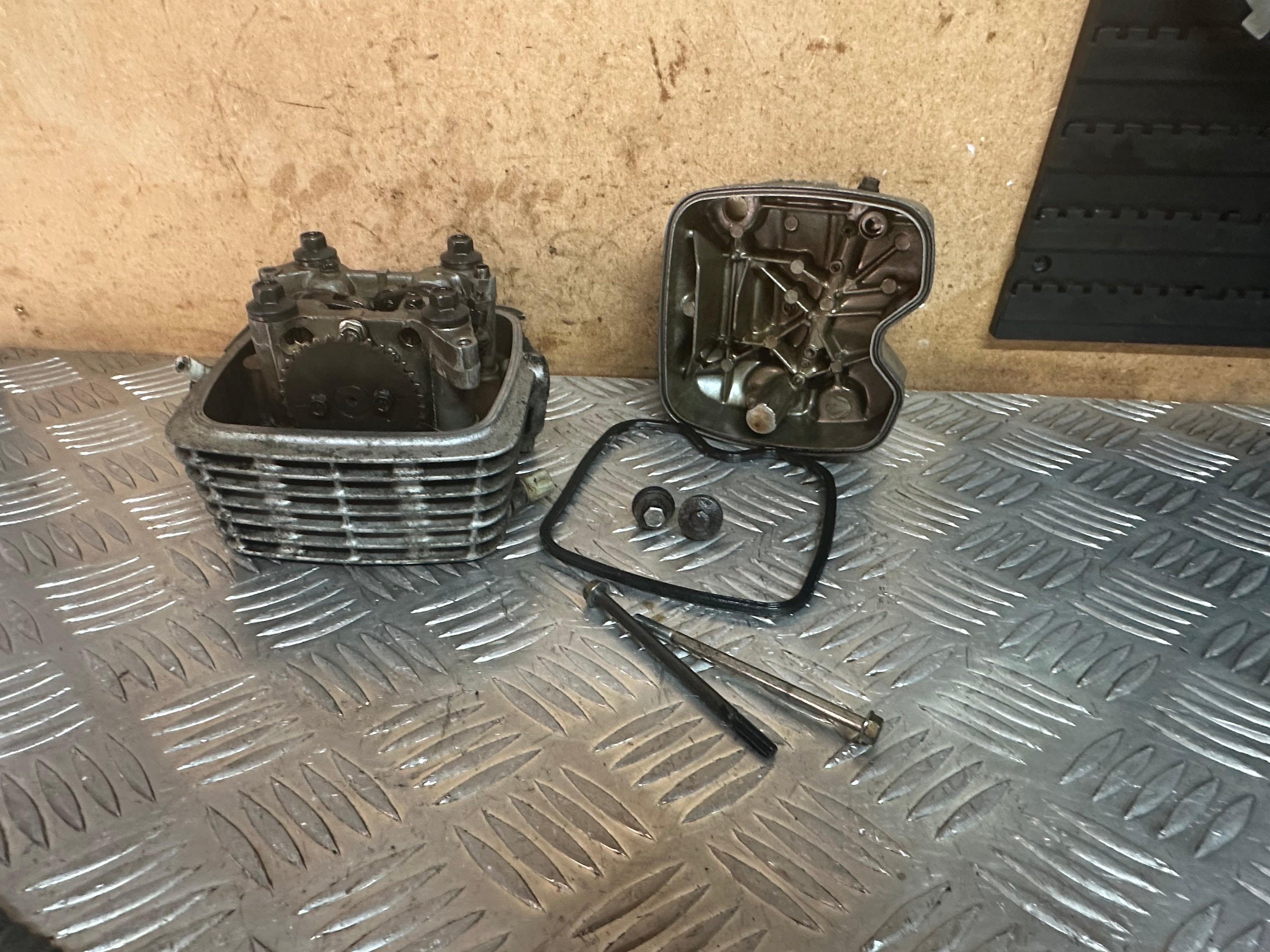 Honda CBF125 Engine Cylinder Head Complete With Valves & Cam 2012