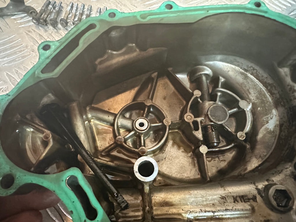 Honda CBF125 Engine Clutch Cover With Clutch Arm & all Bolts 2012