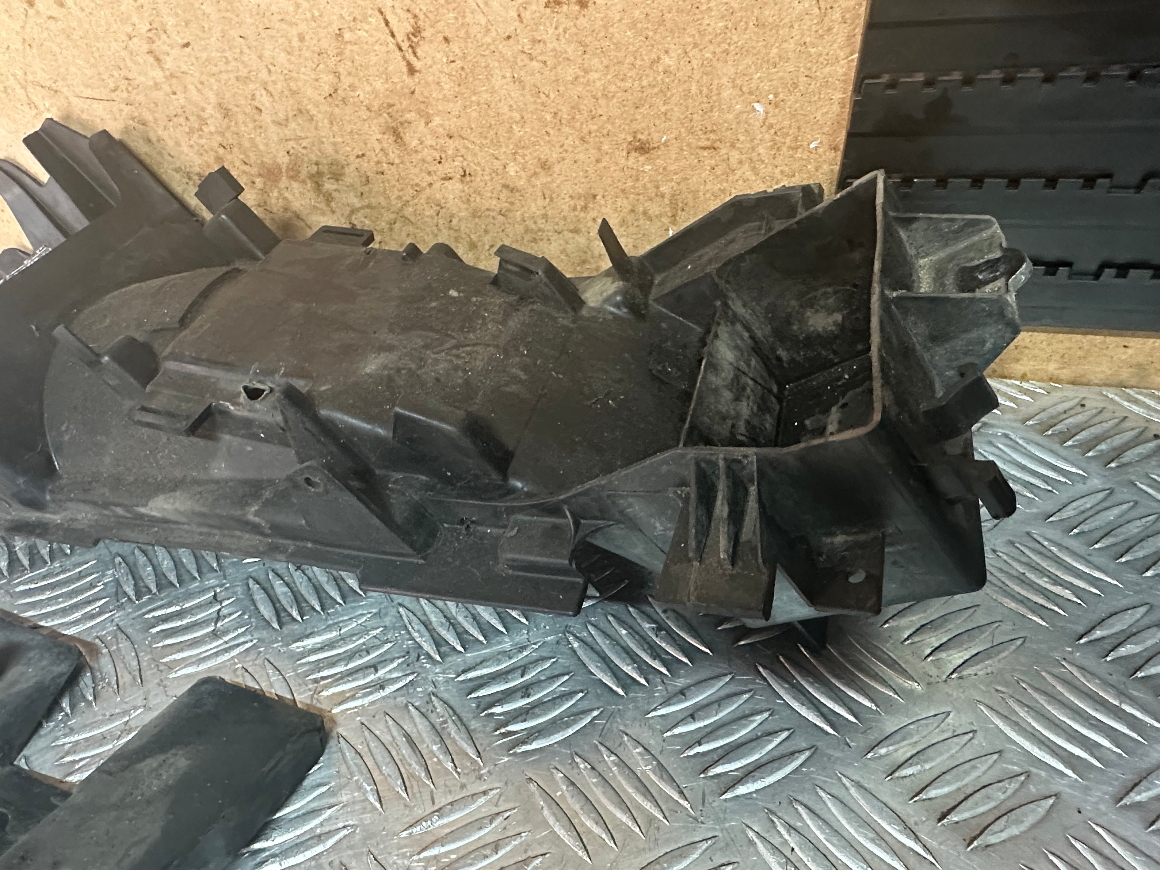Kawasaki ZX600 Battery Tray Rear Undertray Fender F2 1996 Ninja ZX6R