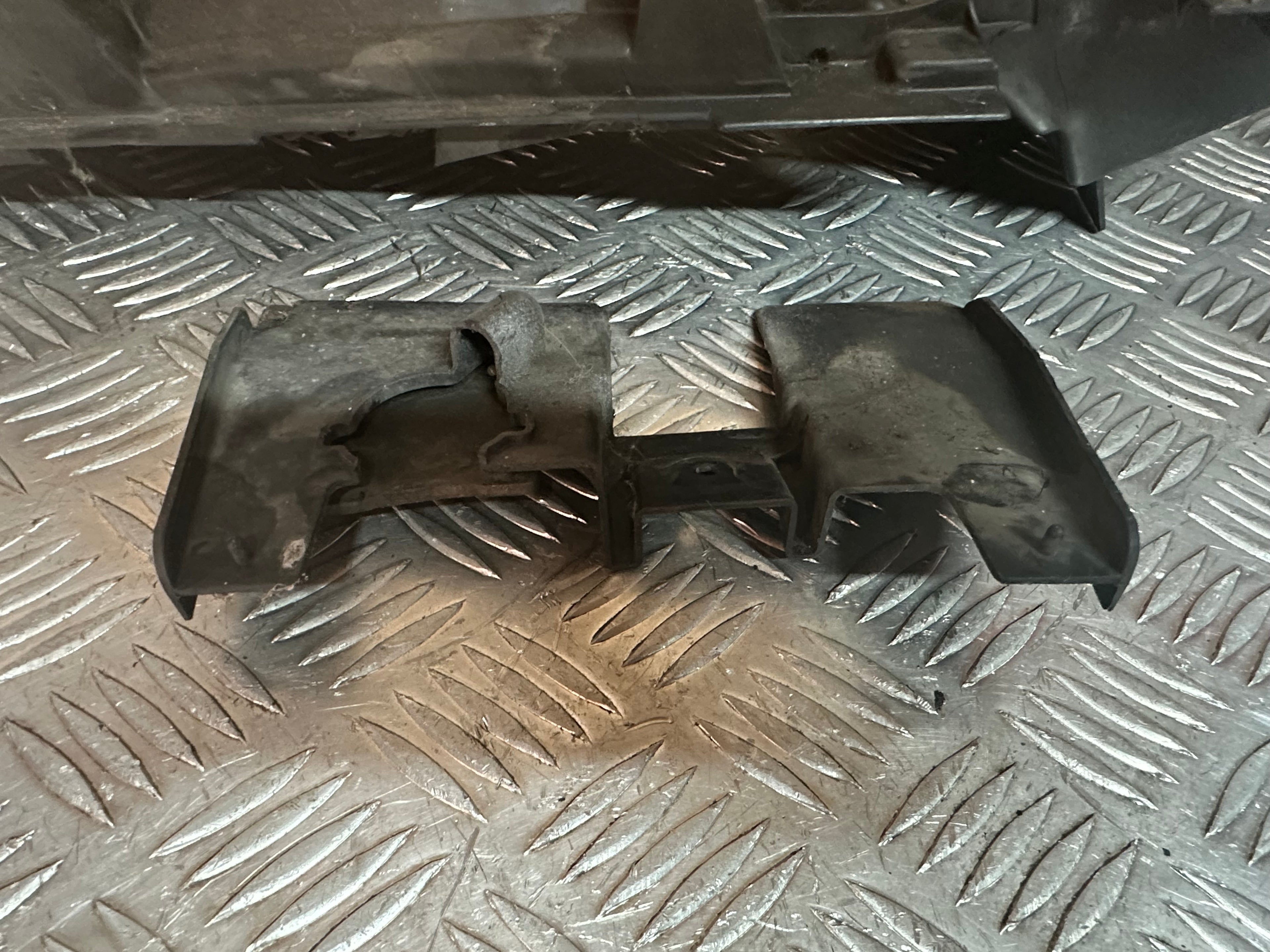 Kawasaki ZX600 Battery Tray Rear Undertray Fender F2 1996 Ninja ZX6R
