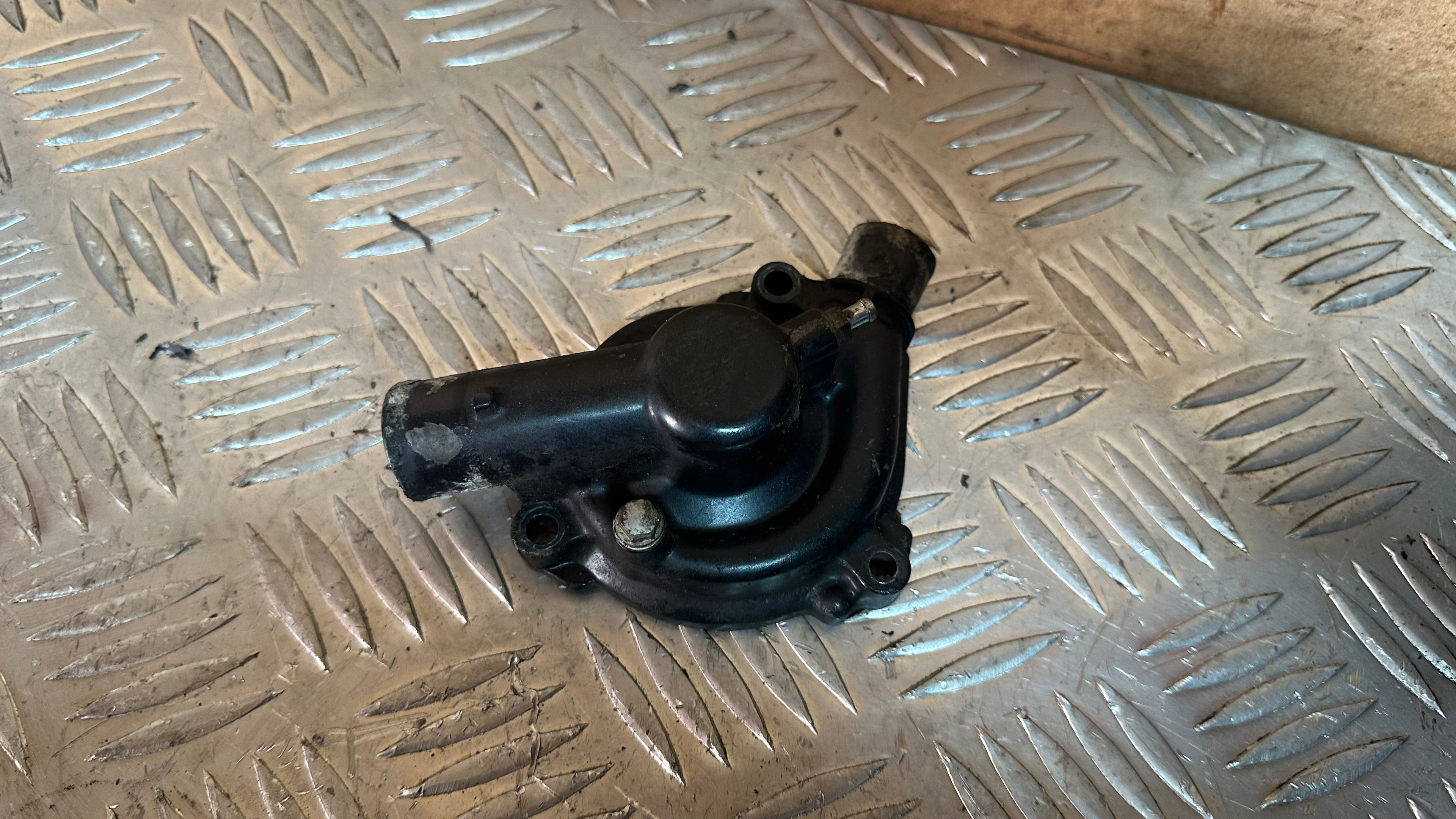 Kawasaki ZX600 Engine Water Pump Cover Used F2 1996 Ninja ZX6R