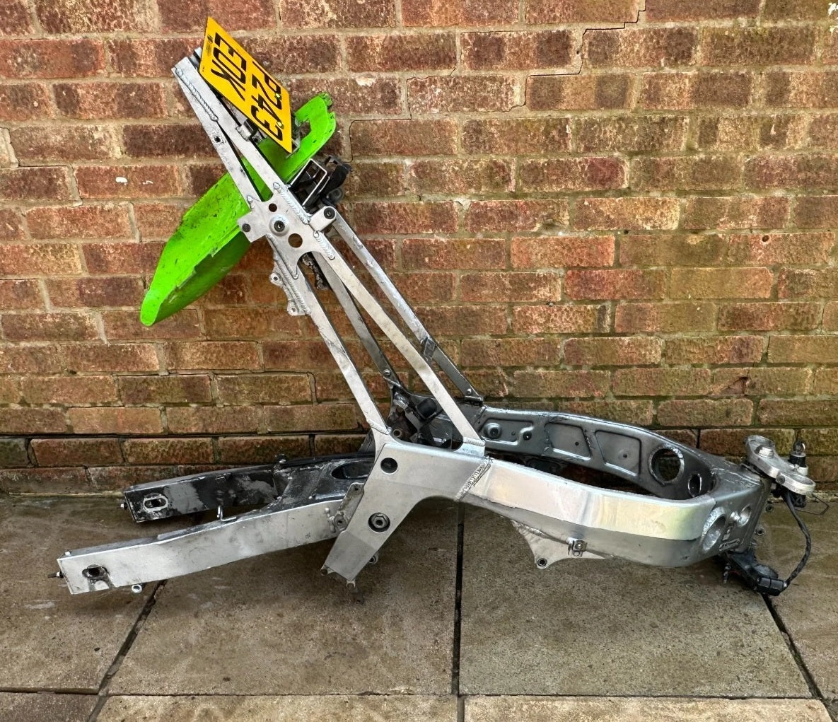 Kawasaki ZX600 Main Frame Chassis + Swing Arm + Yokes + V5 Logbook ZXR ZX600R