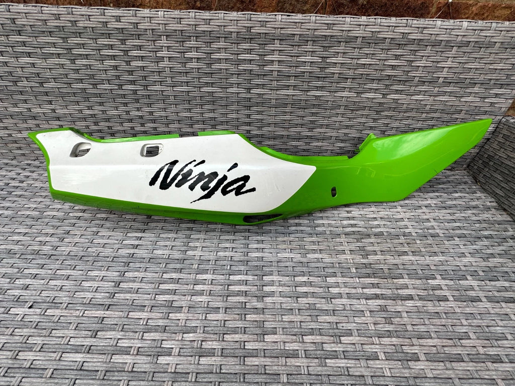 Kawasaki ZX600 Right Side Rear Fairing Panel Quite Nice F2 1996 Ninja ZX6R