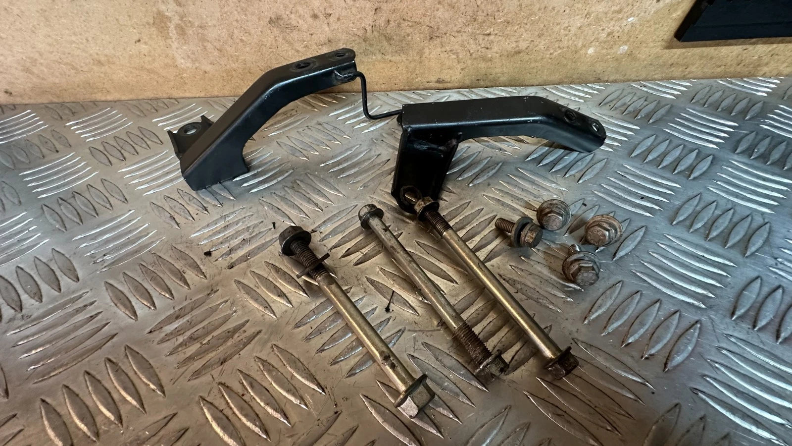 Honda CBR125R Engine Mounts Bolts & support brackets Complete 2005 CBR 125