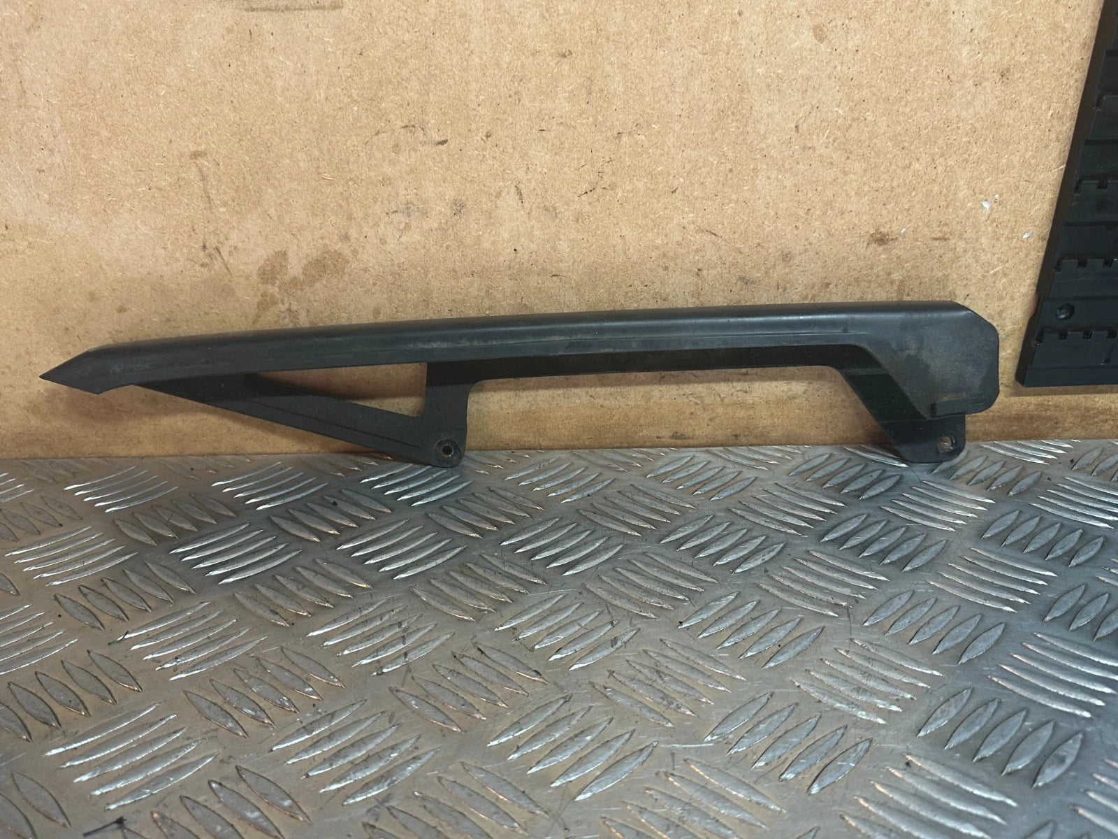 Honda CBR125R Chain Guard Carb Model CBR125 2005 CBR 125