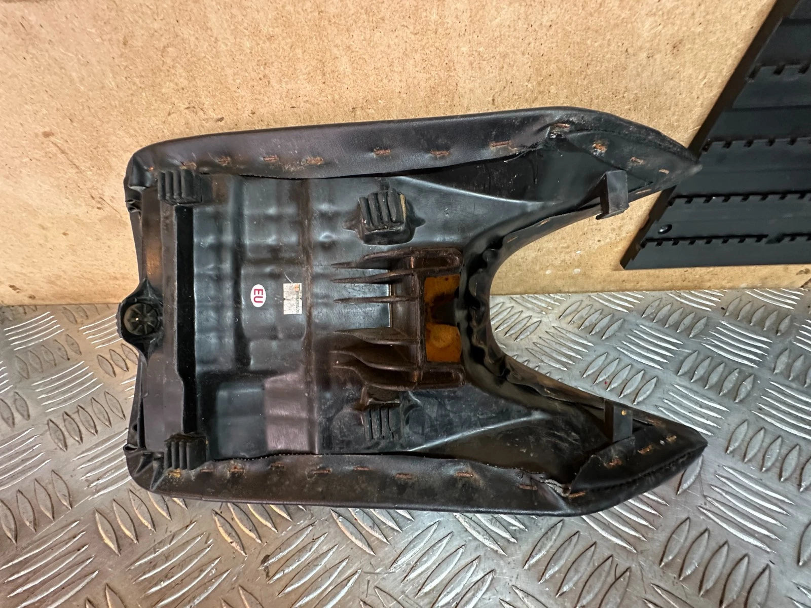 Honda CBR125R  Riders Seat Complete In Excellent Condition 2005 CBR 125