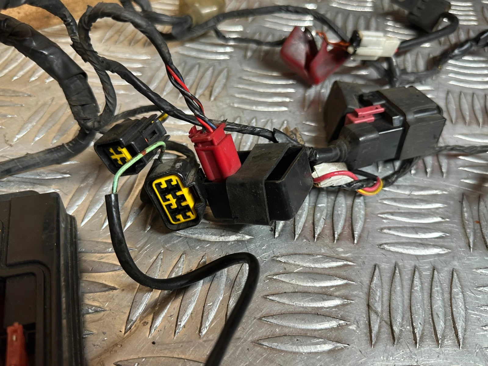 Kawasaki ZX600 Wiring Loom Harness Fuse Box Regulator Etc 1996 ZX6R Ninja ZX600R