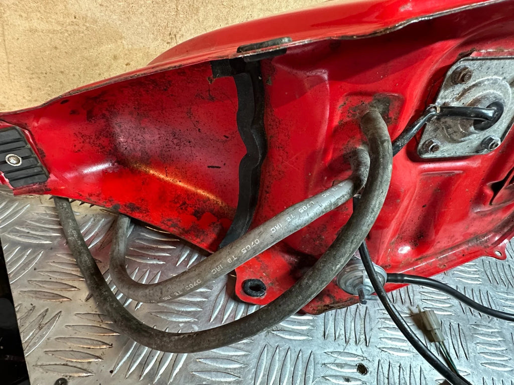 Honda CBR125R Petrol Fuel Gas Tank With Tap Cap & Key + Sender Unit 2005 CBR 125