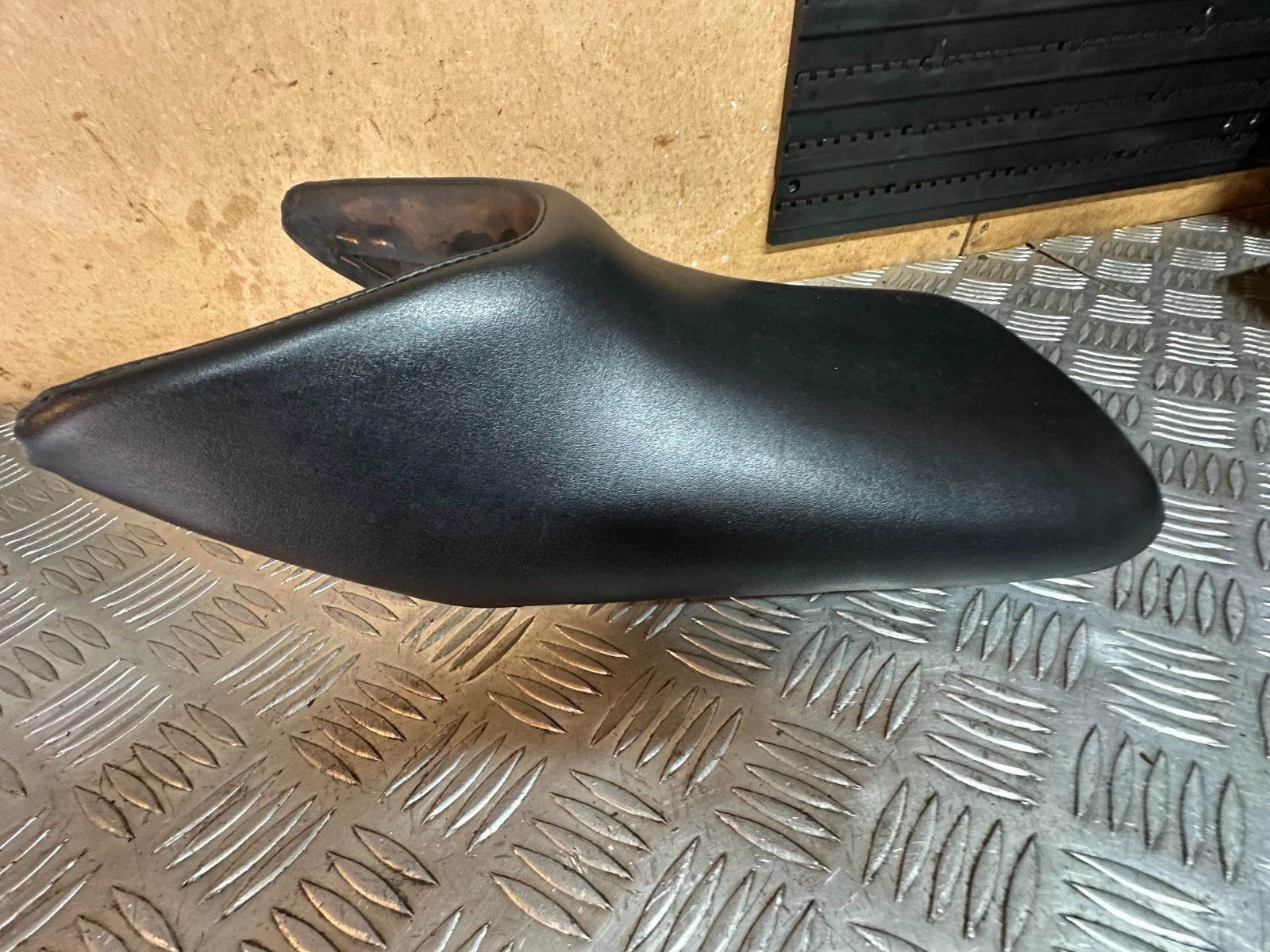 Honda CBR125R  Riders Seat Complete In Excellent Condition 2005 CBR 125