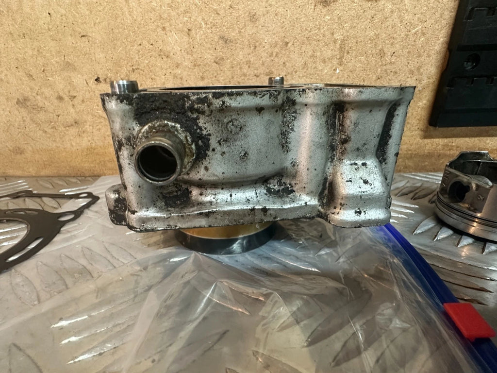 Honda CBR125R Engine Cylinder Barrel & Piston VGC Carb Model CBR125 2005 CBR 125