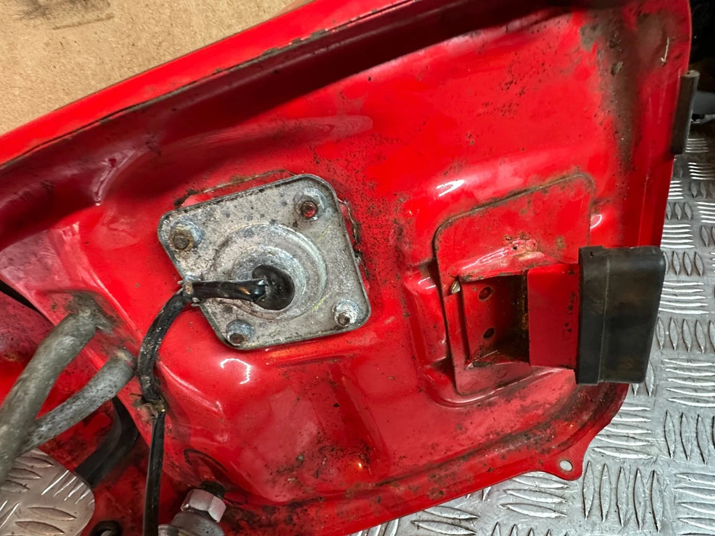 Honda CBR125R Petrol Fuel Gas Tank With Tap Cap & Key + Sender Unit 2005 CBR 125