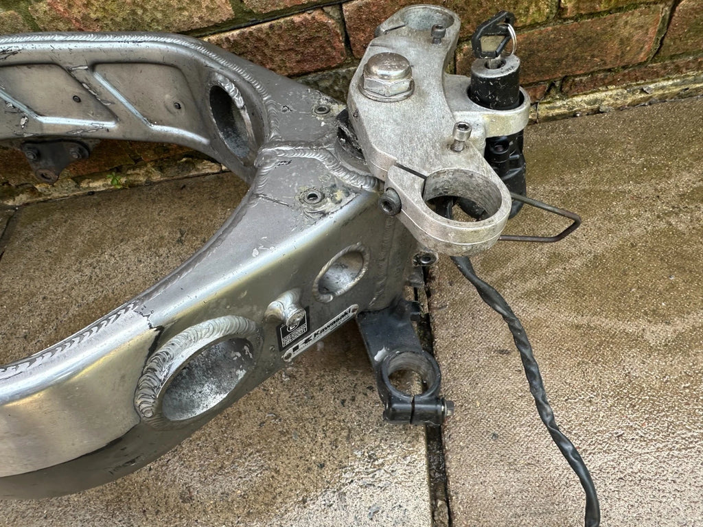Kawasaki ZX600 Main Frame Chassis + Swing Arm + Yokes + V5 Logbook ZXR ZX600R