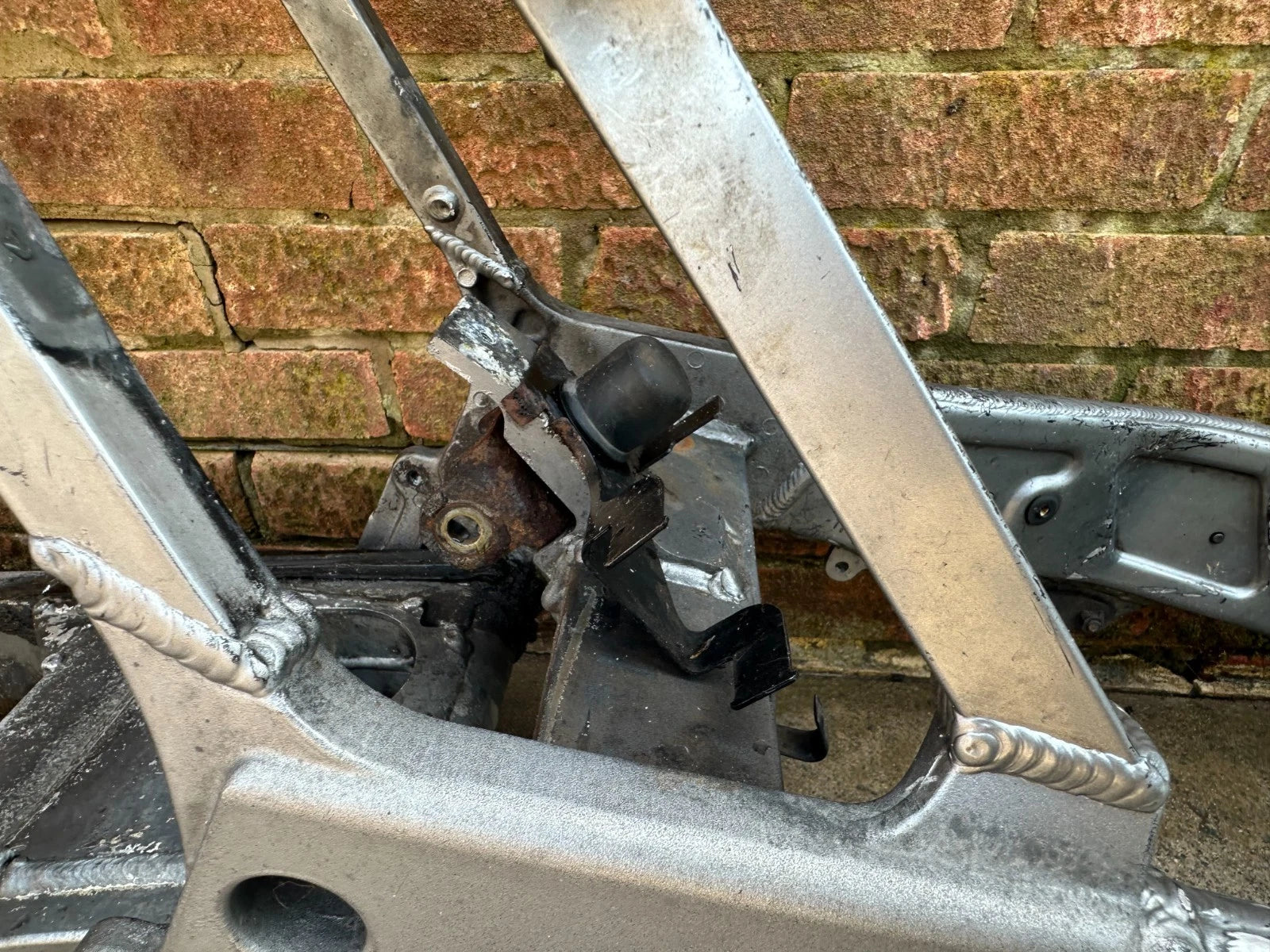 Kawasaki ZX600 Main Frame Chassis + Swing Arm + Yokes + V5 Logbook ZXR ZX600R
