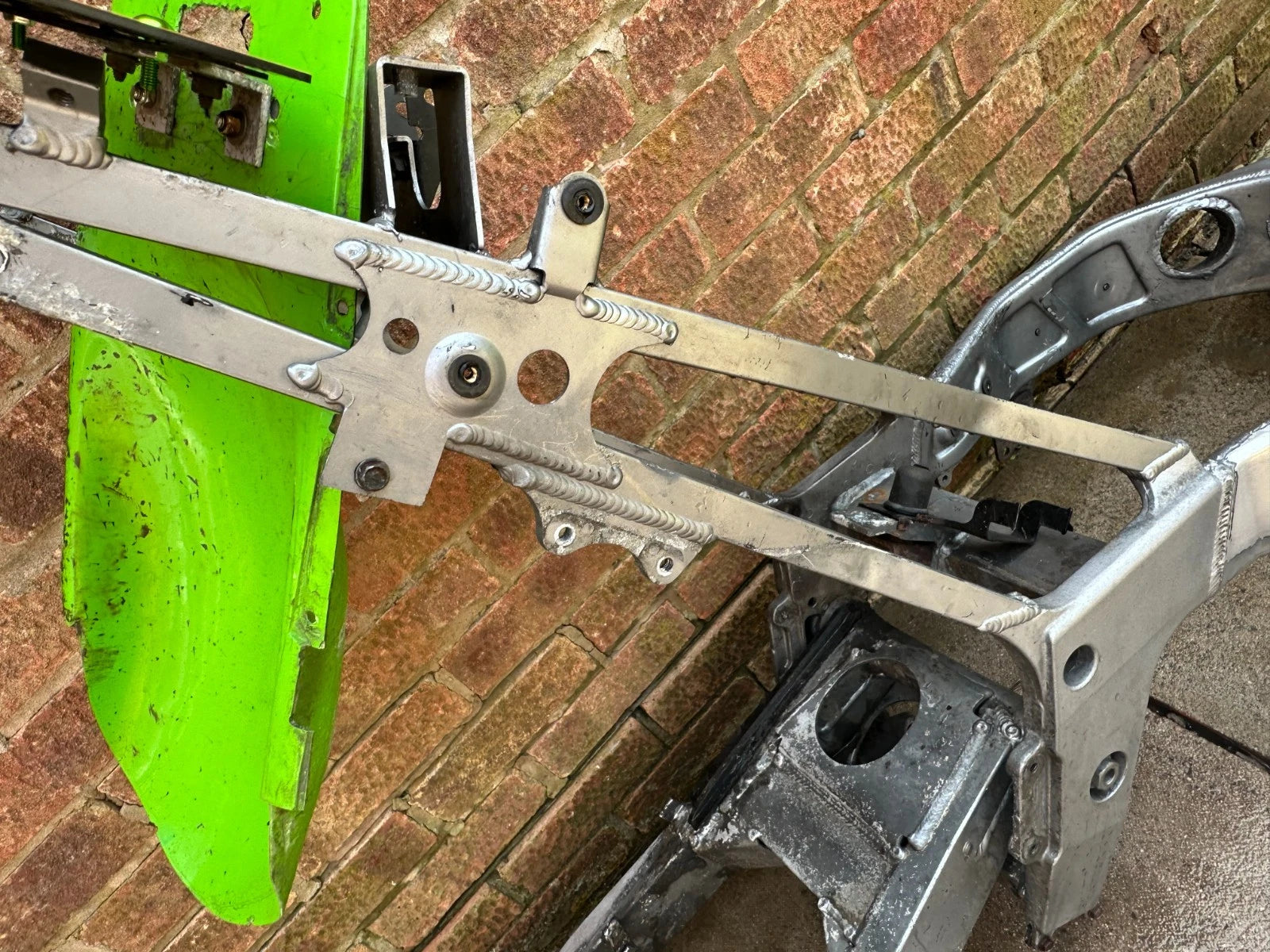 Kawasaki ZX600 Main Frame Chassis + Swing Arm + Yokes + V5 Logbook ZXR ZX600R