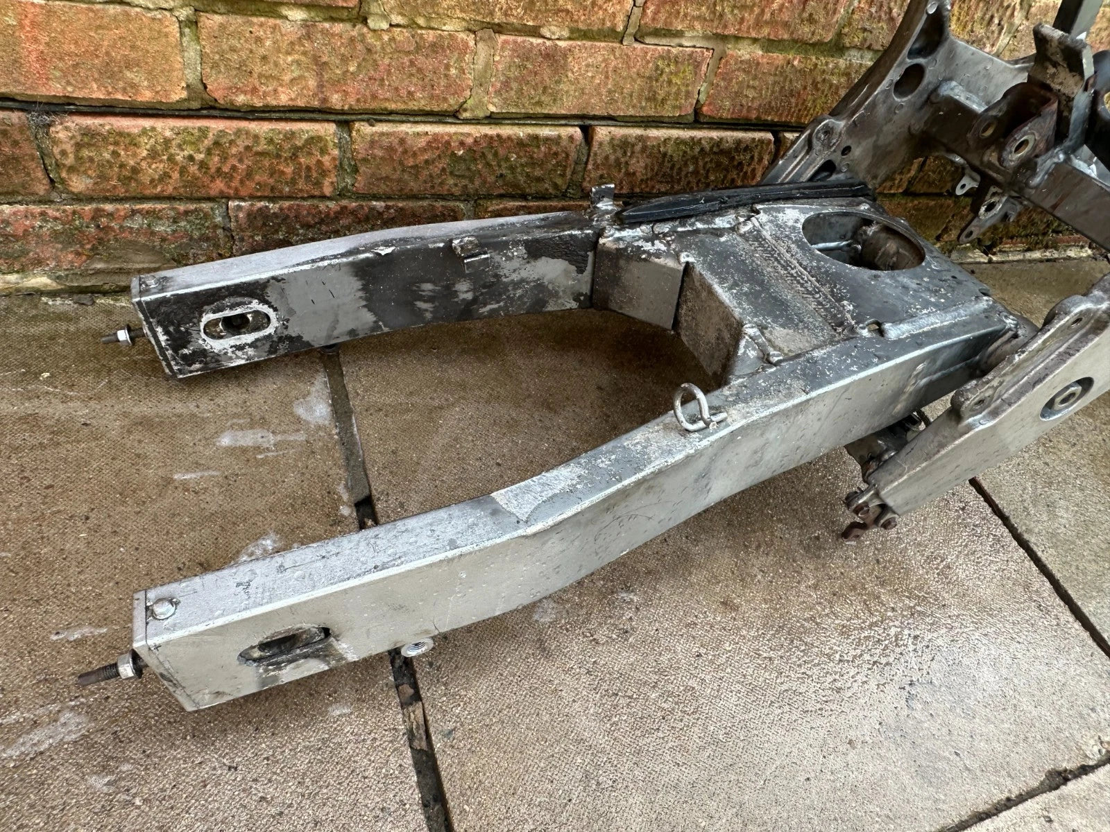 Kawasaki ZX600 Main Frame Chassis + Swing Arm + Yokes + V5 Logbook ZXR ZX600R