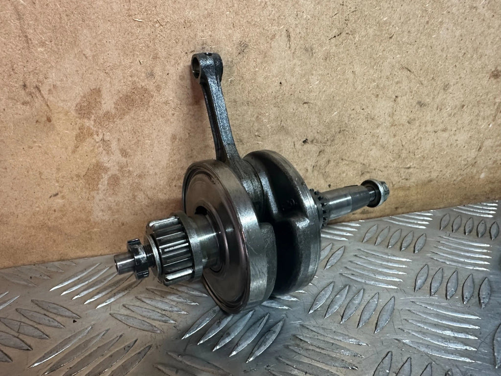 Honda CBR125R Engine Crankshaft Assy with Keys & Gear Carb Model 2005 CBR 125