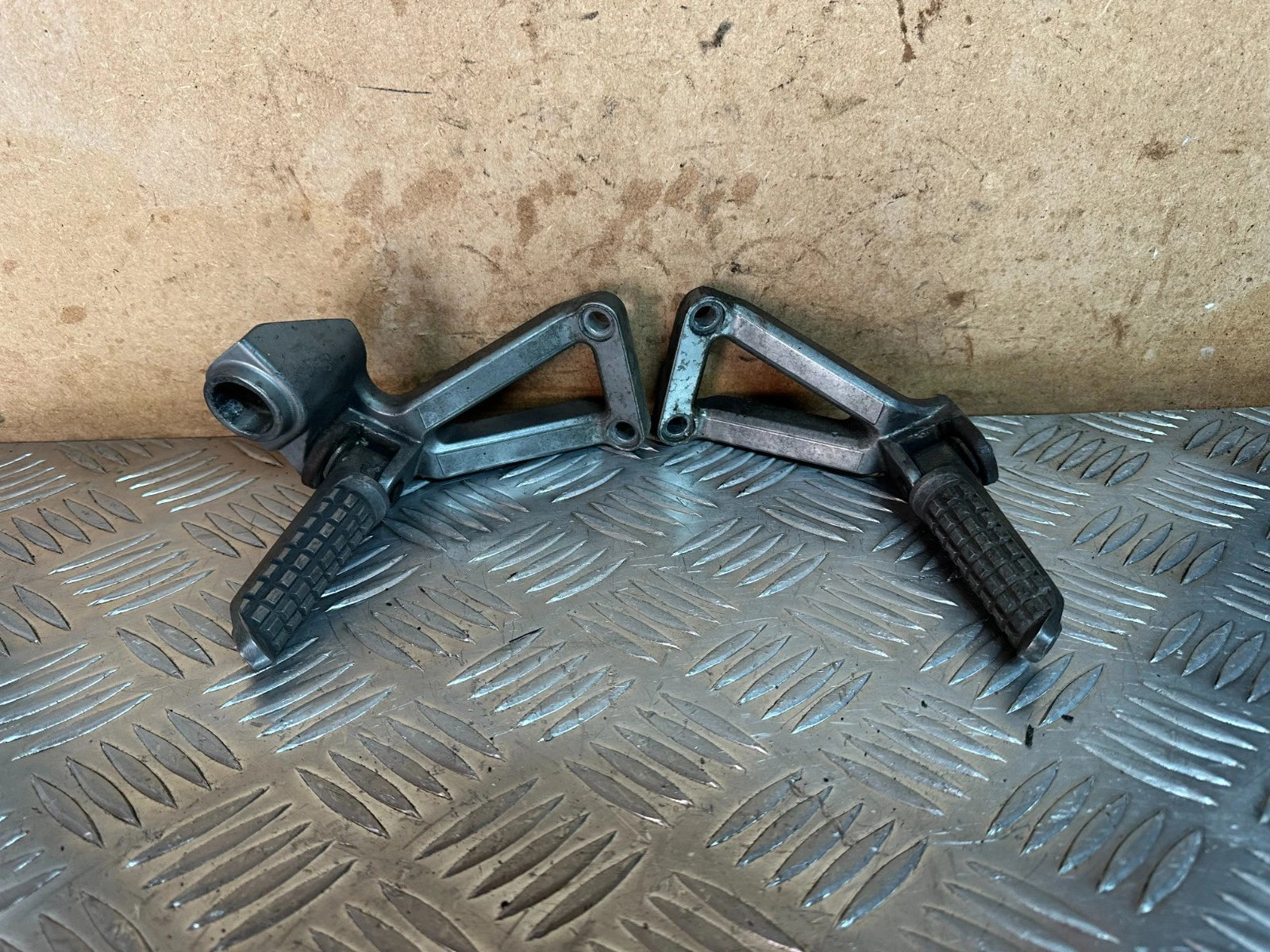 Kawasaki ZX600 Passenger Foot Rests Pillion Rest Hangers ZX6 ZXR 1996 ZX600R