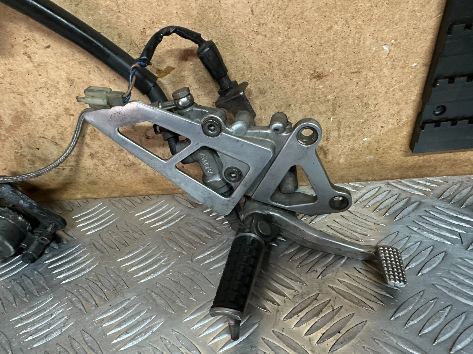Kawasaki ZX600 Rear Brake Complete Master + Caliper + Foot Rest Hanger 1996 ZX6R