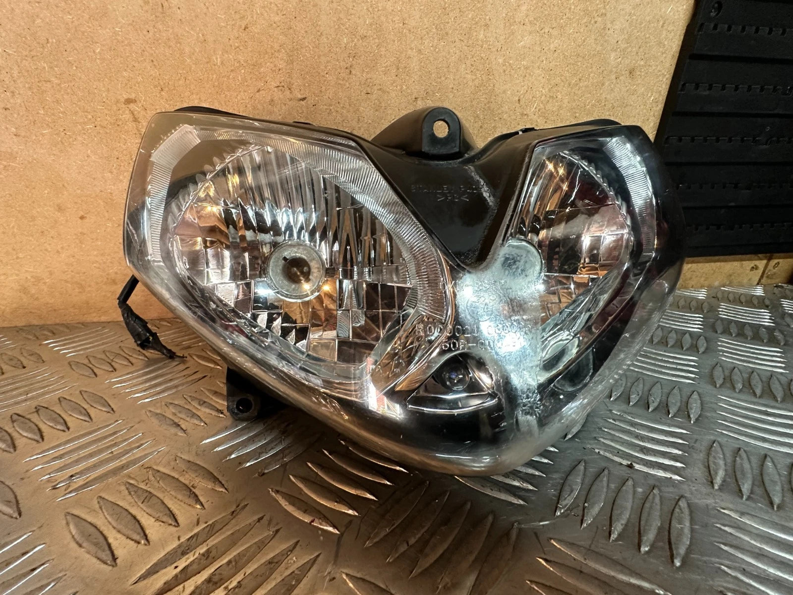 Honda CBR125R Headlight Front Light Nose With Loom 2005 CBR 125