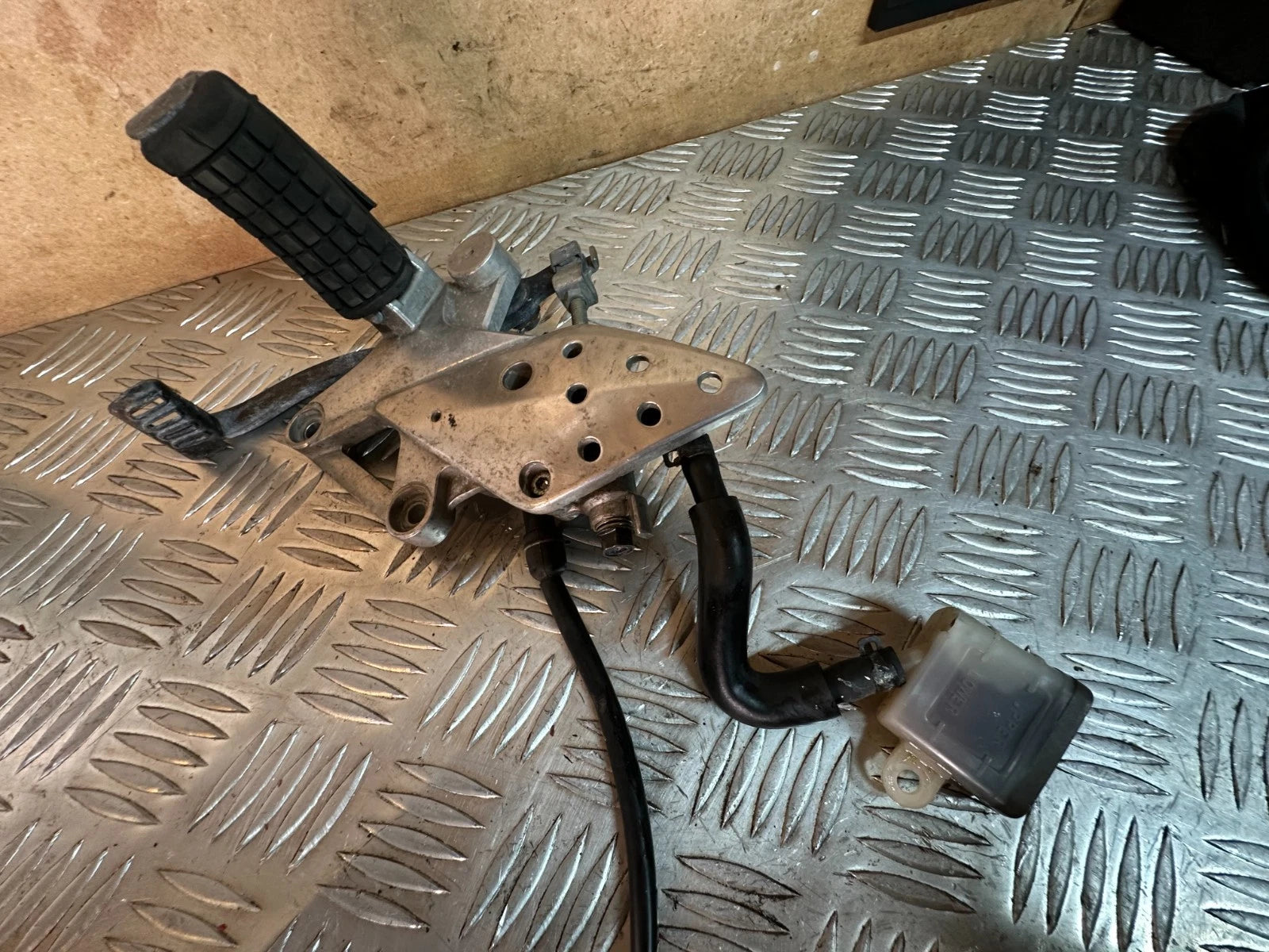Honda CBR125R Rear Brake Master Cylinder + Foot Rest Hanger Peg 2005 CBR 125