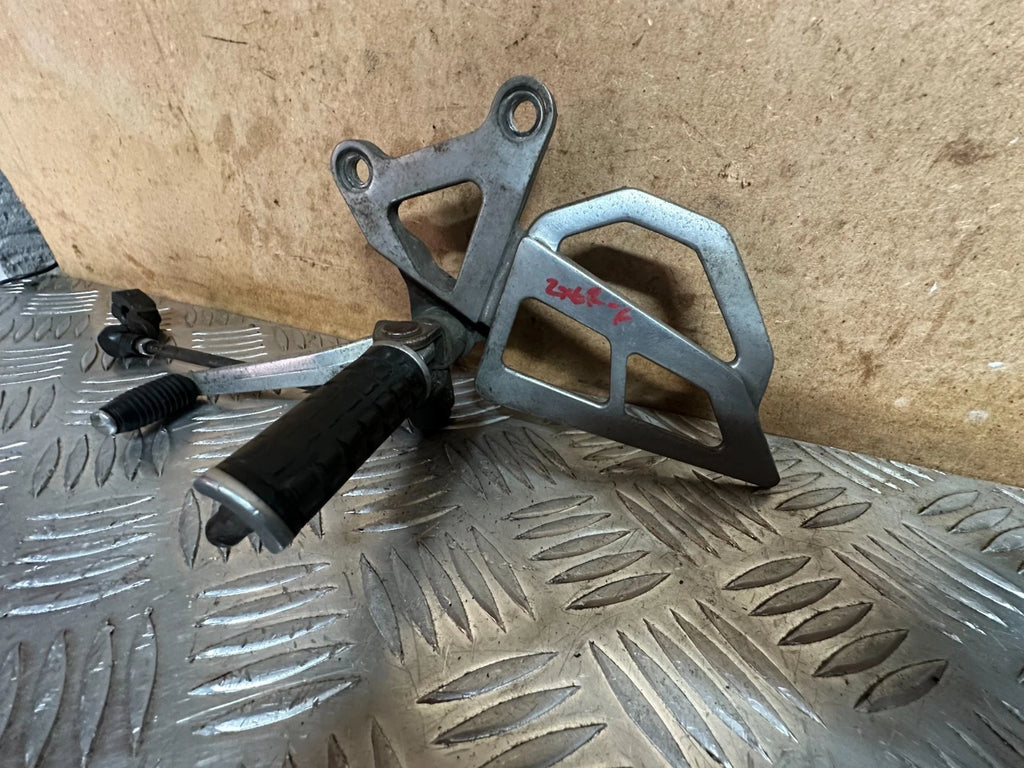 Kawasaki ZX600 Left Foot Rest Hanger With Gear Lever & Linkage 1996 Ninja ZX6R