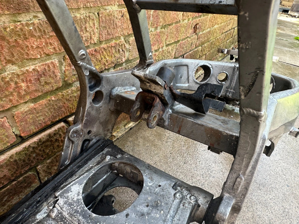 Kawasaki ZX600 Main Frame Chassis + Swing Arm + Yokes + V5 Logbook ZXR ZX600R