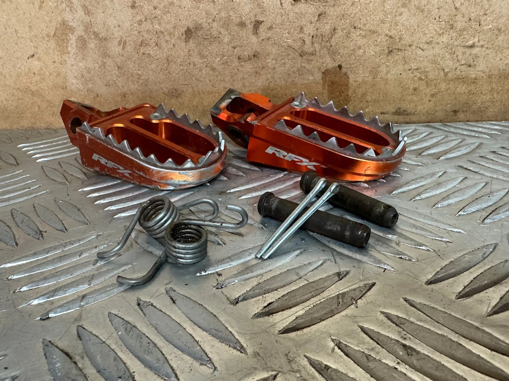 KTM SXF 350 RFX Wide Grip Spike Foot Pegs With Pins & Springs SXF350 XCF SX-F