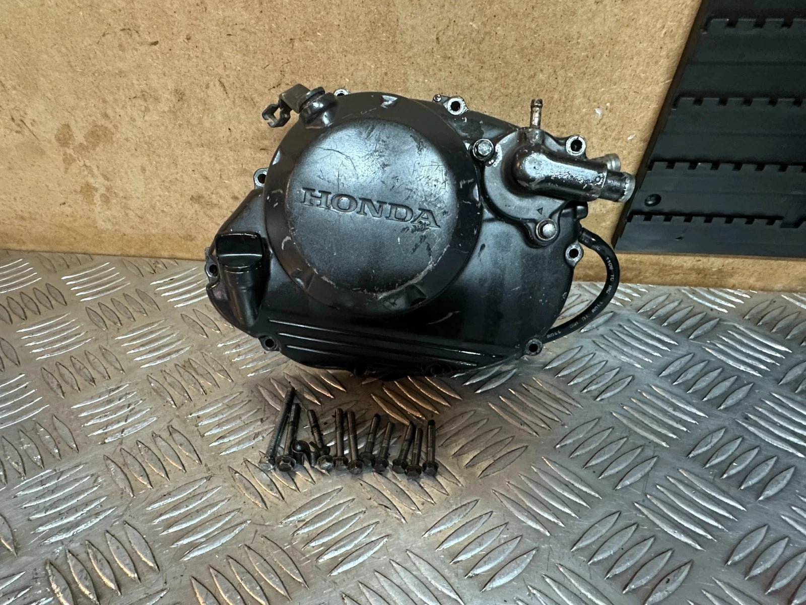 Honda CBR125R Engine Clutch Cover + Water Pump Carb Model CBR125 2005 CBR 125
