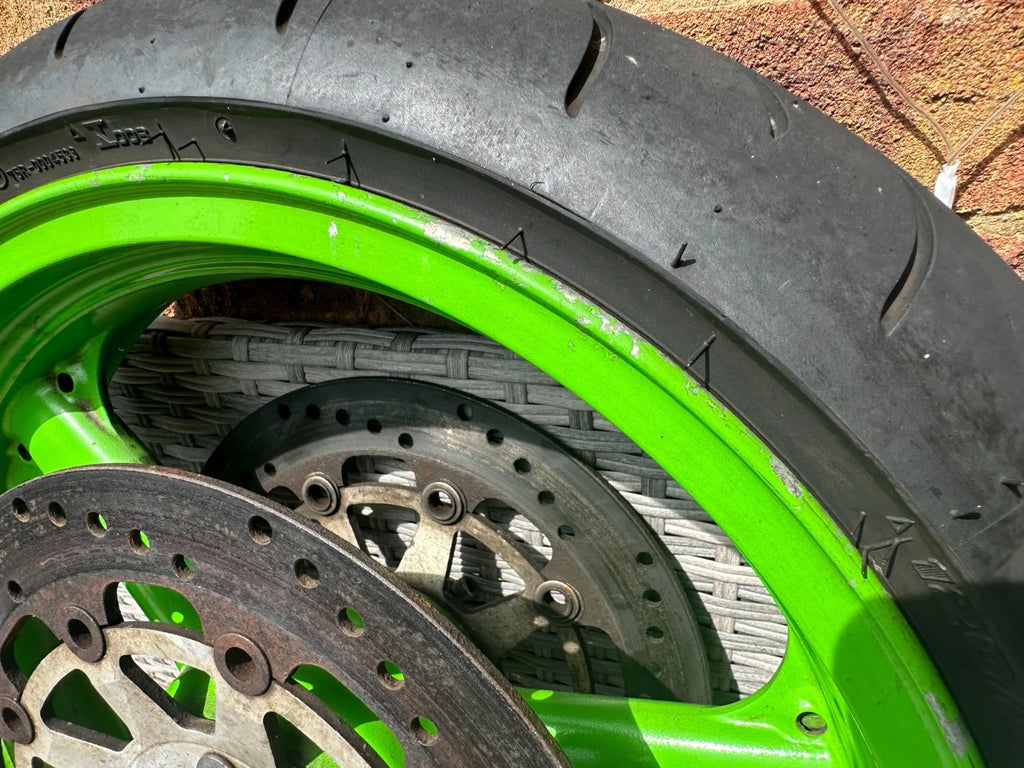 Kawasaki ZX600 Front Wheel + Discs & Good Bridgestone Tyre ZXR ZX600R