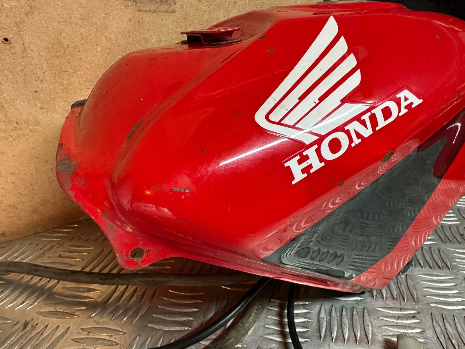 Honda CBR125R Petrol Fuel Gas Tank With Tap Cap & Key + Sender Unit 2005 CBR 125