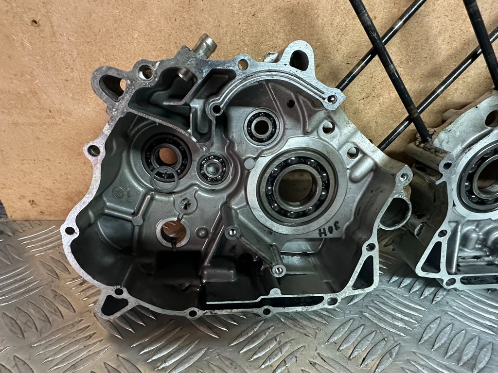 Honda CBR125R Crankcase Pair Of Matching Engine Crankcases 2005 CBR 125