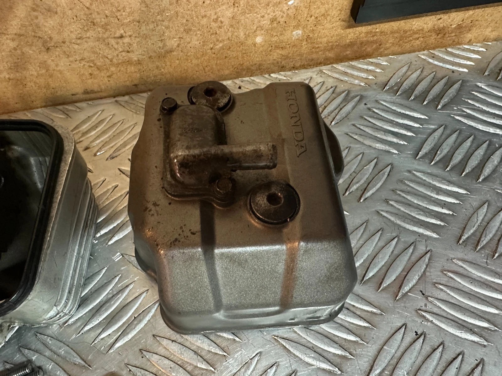 Honda CBR125R Cylinder Head + Camshaft + Bolts + Cover Carb Model 2005 CBR 125