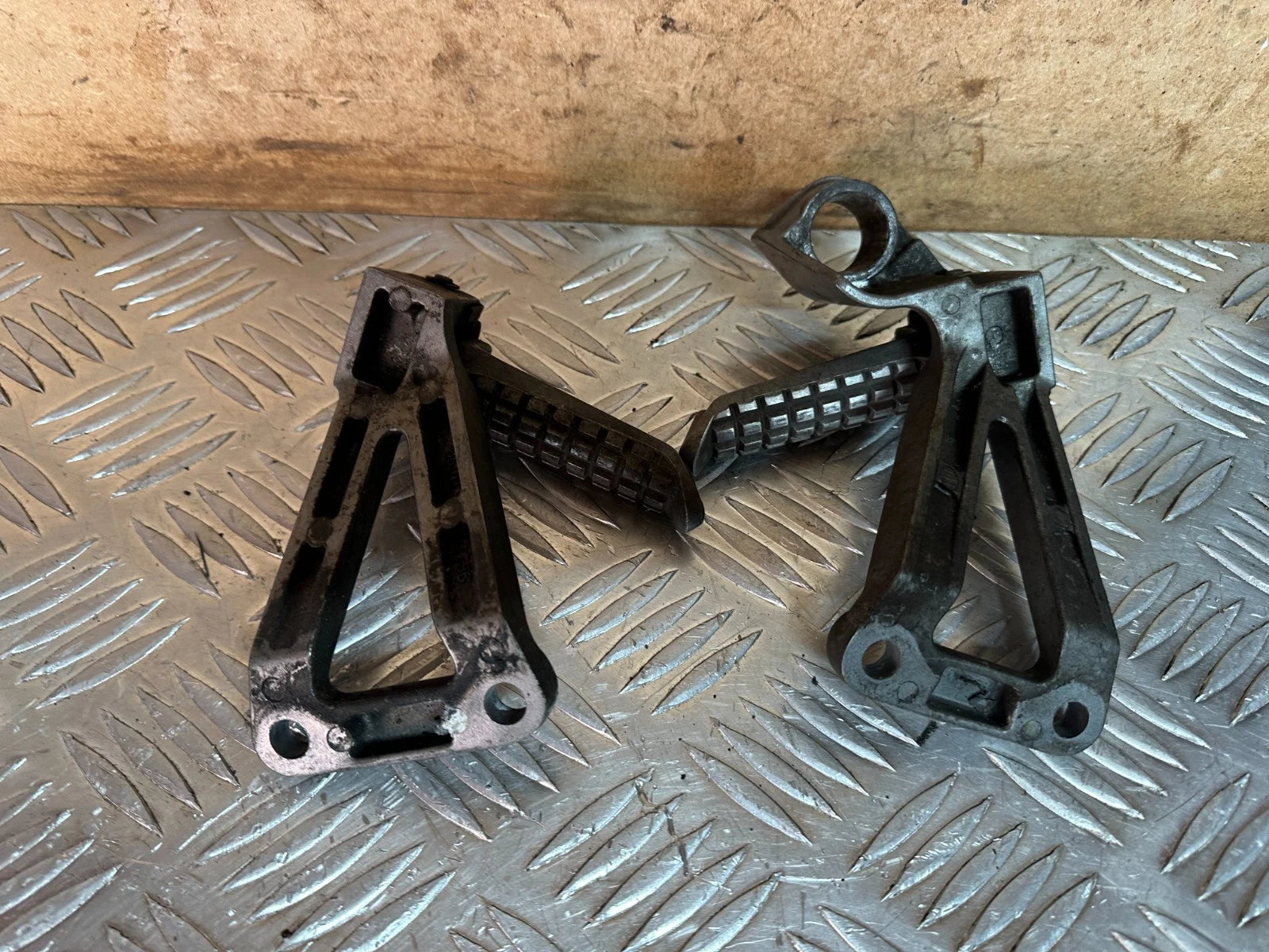 Kawasaki ZX600 Passenger Foot Rests Pillion Rest Hangers ZX6 ZXR 1996 ZX600R