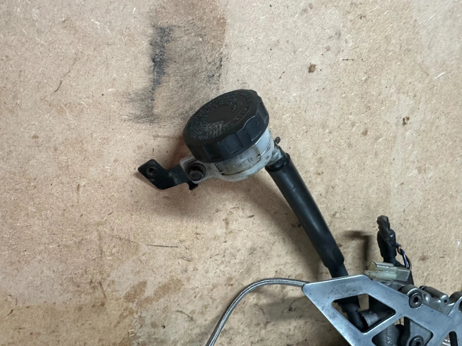 Kawasaki ZX600 Rear Brake Complete Master + Caliper + Foot Rest Hanger 1996 ZX6R