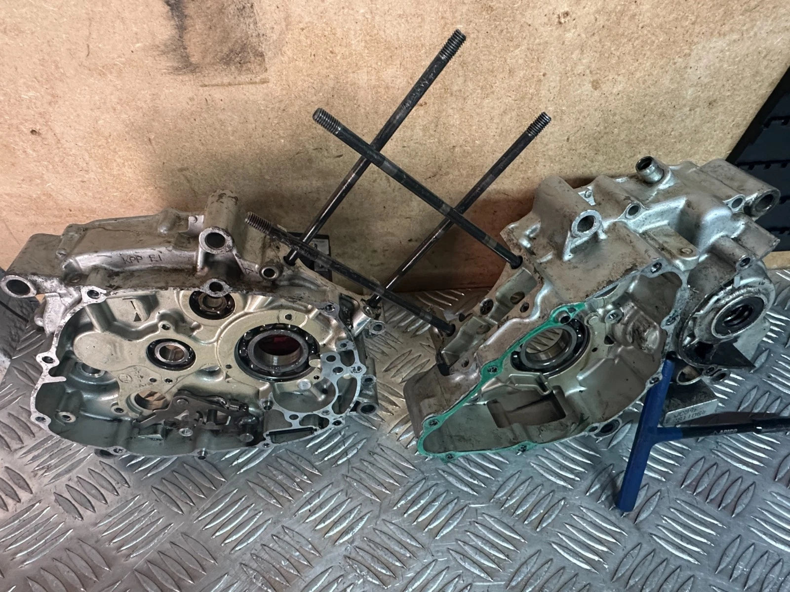 Honda CBR125R Crankcase Pair Of Matching Engine Crankcases 2005 CBR 125