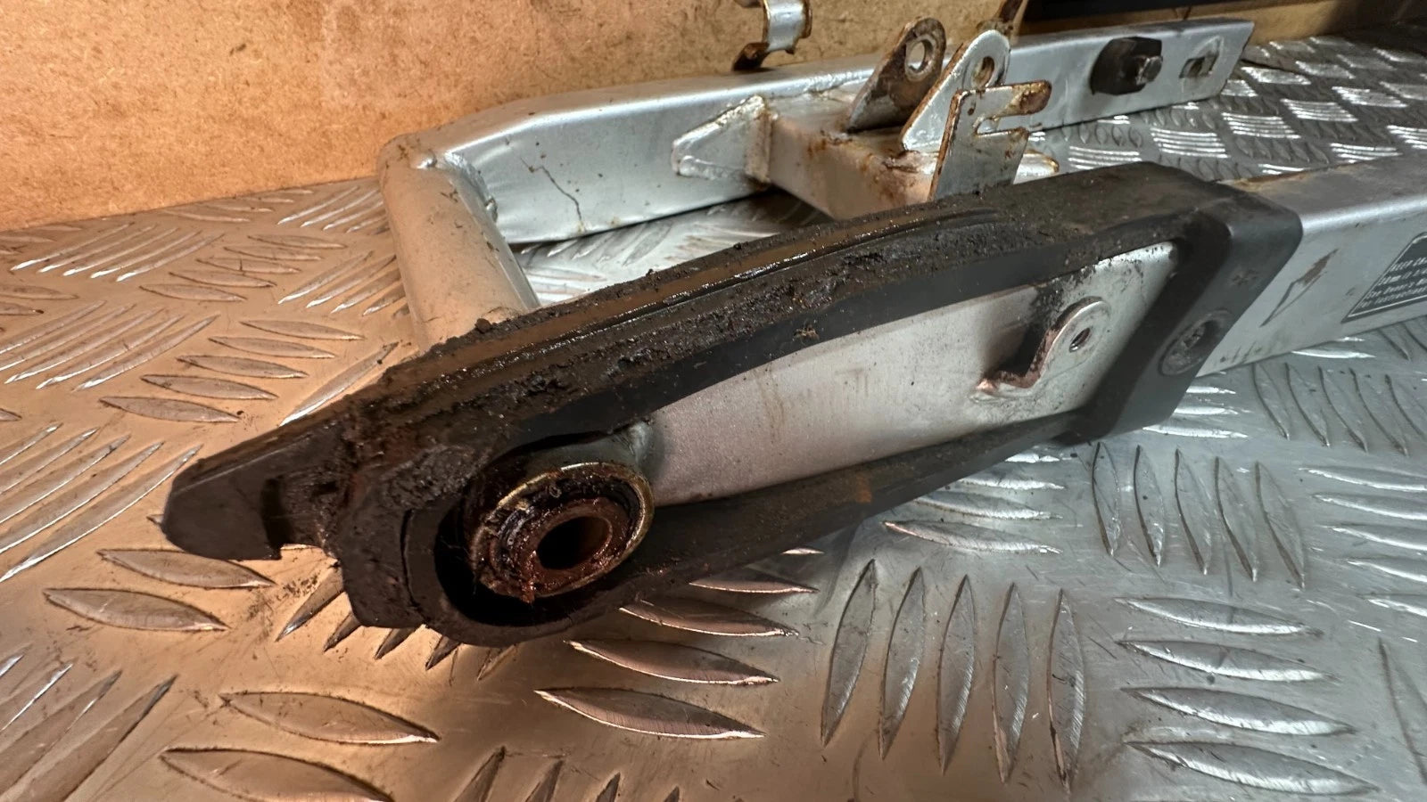 Honda CBR125R Swing Arm + Chain Adjusters & slider Carb Model 2005 CBR 125