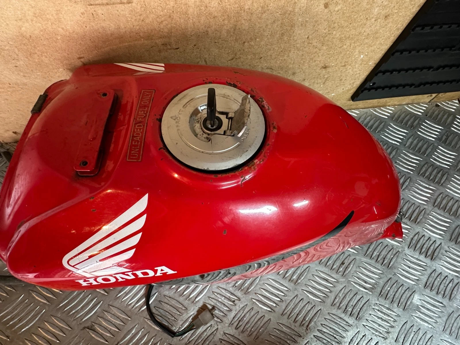 Honda CBR125R Petrol Fuel Gas Tank With Tap Cap & Key + Sender Unit 2005 CBR 125