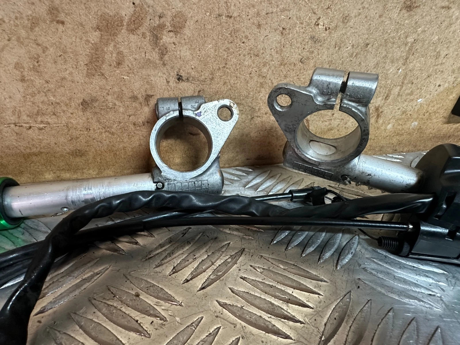 Kawasaki ZX600 Handlebars Clip on Bars + 'Ninja' Grips & Switch Gear 96 ZX600R
