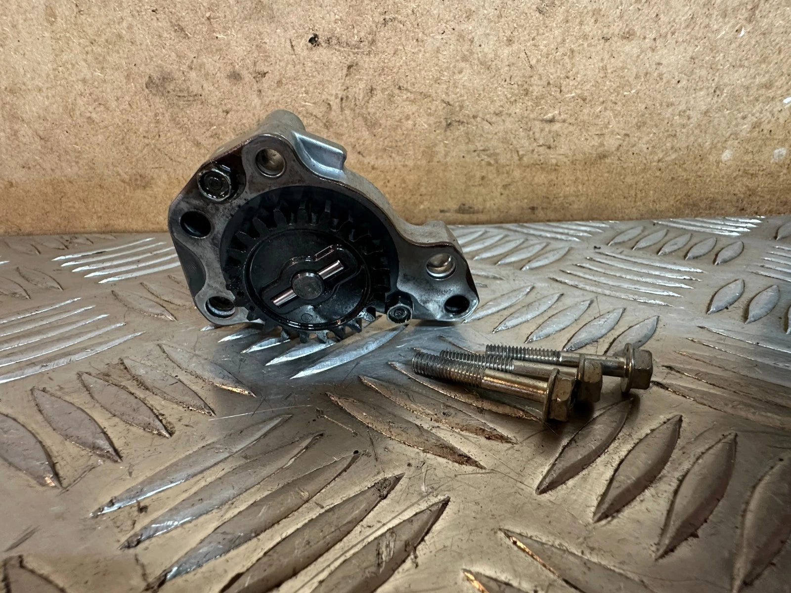 Honda CBR125R Oil Pump & Drive Gear Carb Model CBR125 2005 CBR 125