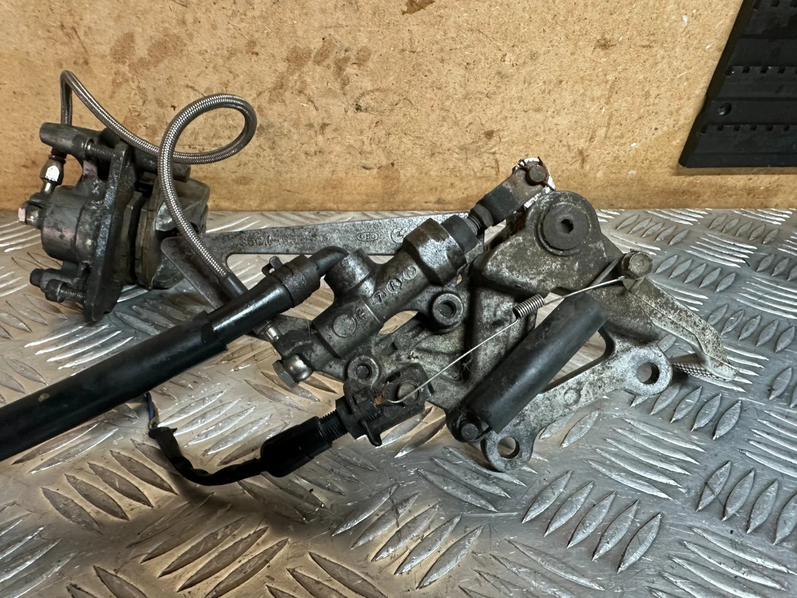 Kawasaki ZX600 Rear Brake Complete Master + Caliper + Foot Rest Hanger 1996 ZX6R