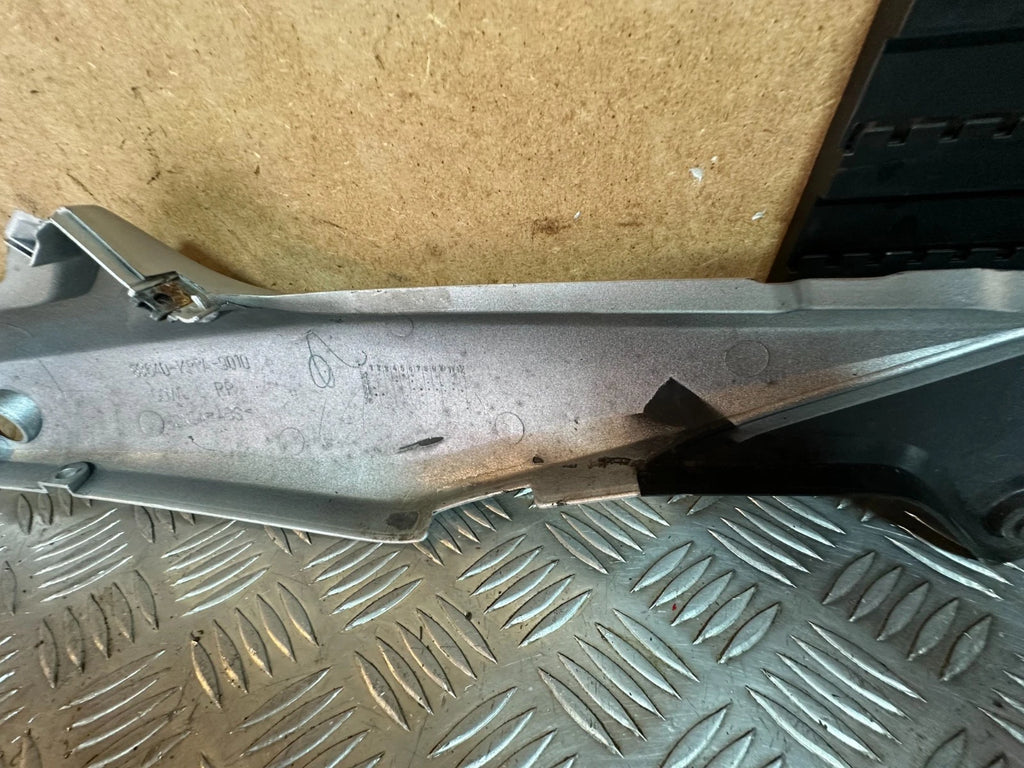 Honda CBR125R Left Rear Side Panel Fairing In Silver CBR125 2005 CBR 125