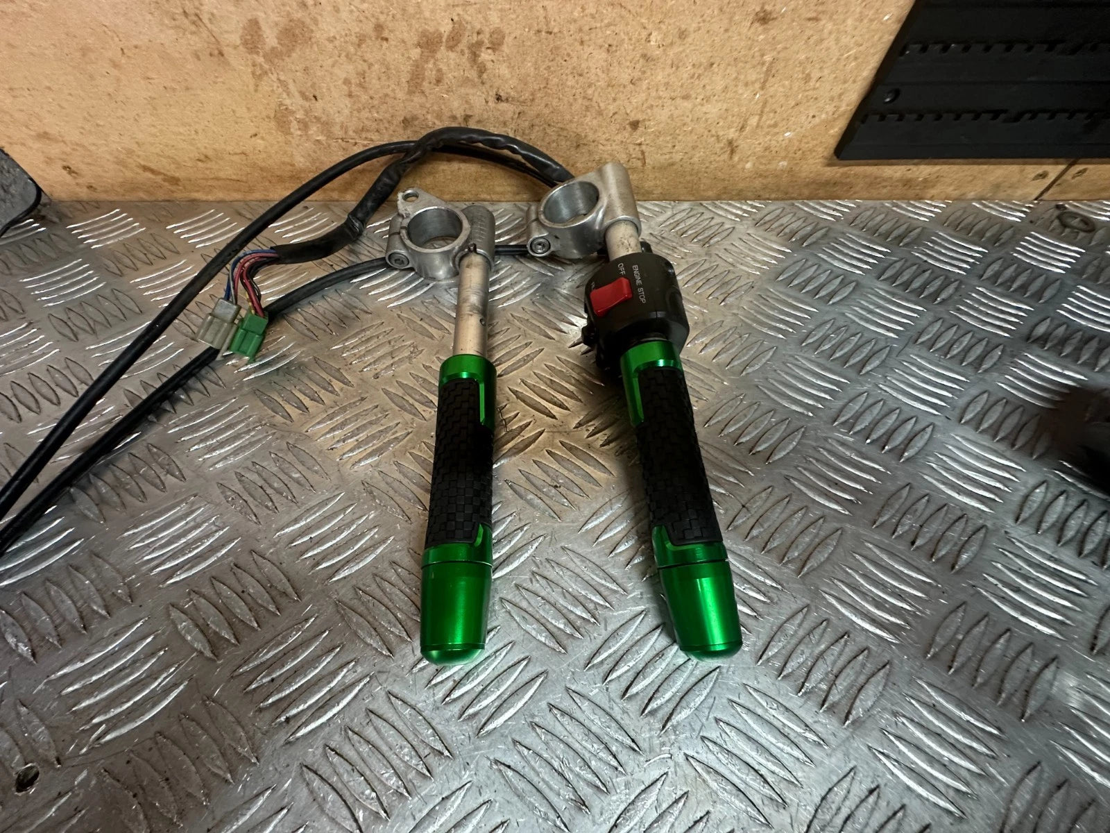 Kawasaki ZX600 Handlebars Clip on Bars + 'Ninja' Grips & Switch Gear 96 ZX600R