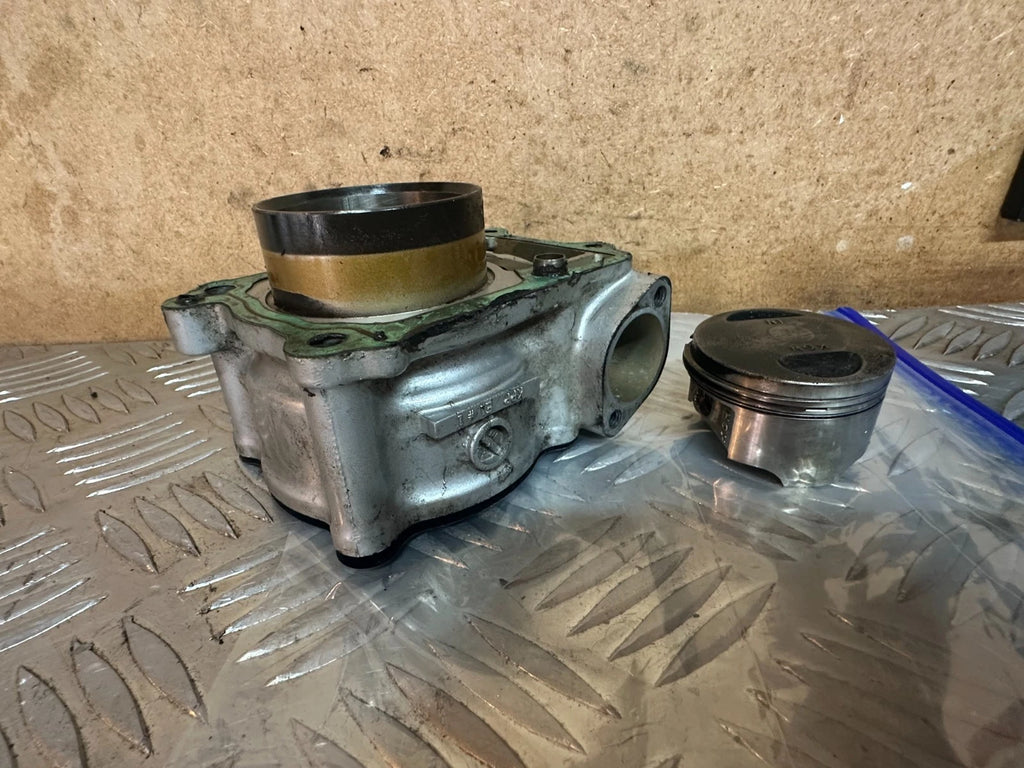 Honda CBR125R Engine Cylinder Barrel & Piston VGC Carb Model CBR125 2005 CBR 125
