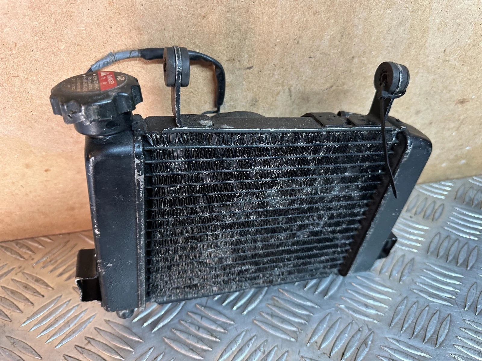 Honda CBR125R Radiator With Cooling Fan + Coolant Cap 2005 CBR 125