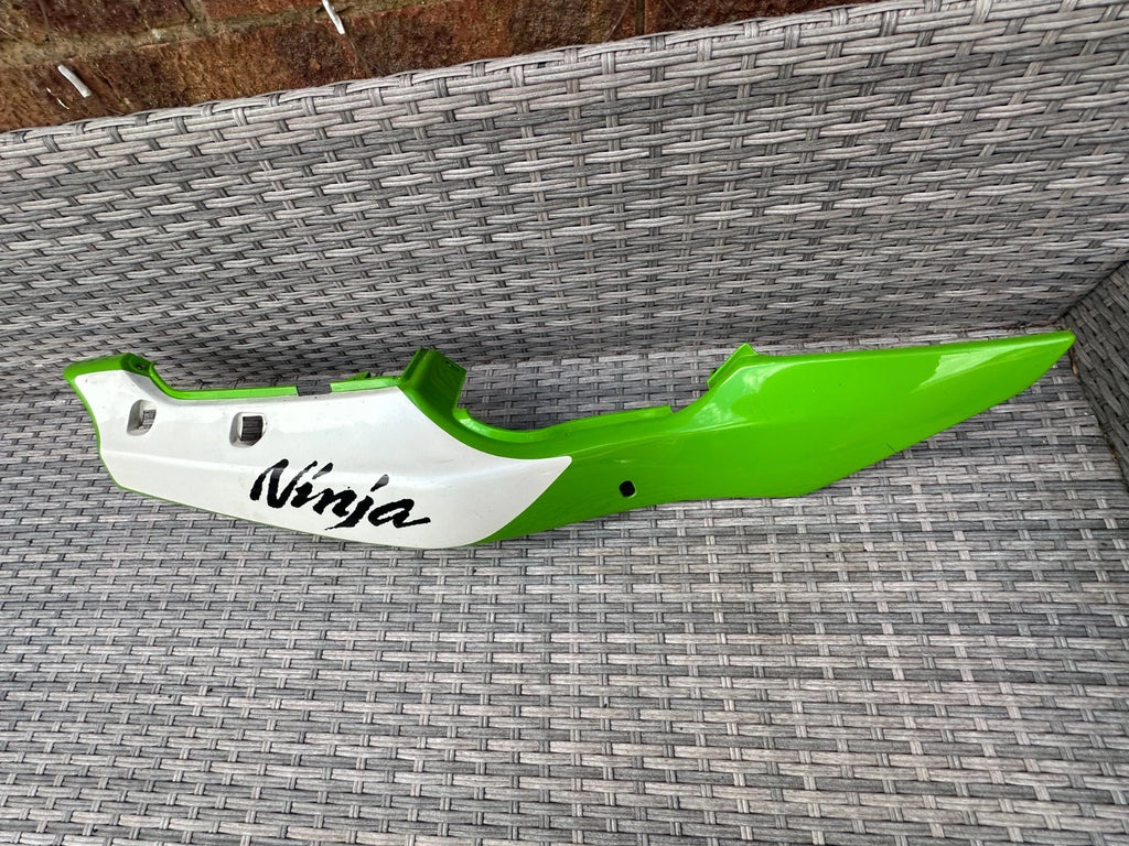 Kawasaki ZX600 Right Side Rear Fairing Panel Quite Nice F2 1996 Ninja ZX6R