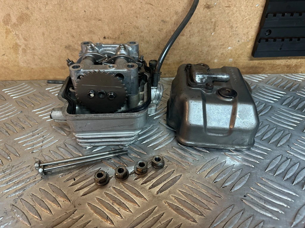 Honda CBR125R Cylinder Head + Camshaft + Bolts + Cover Carb Model 2005 CBR 125