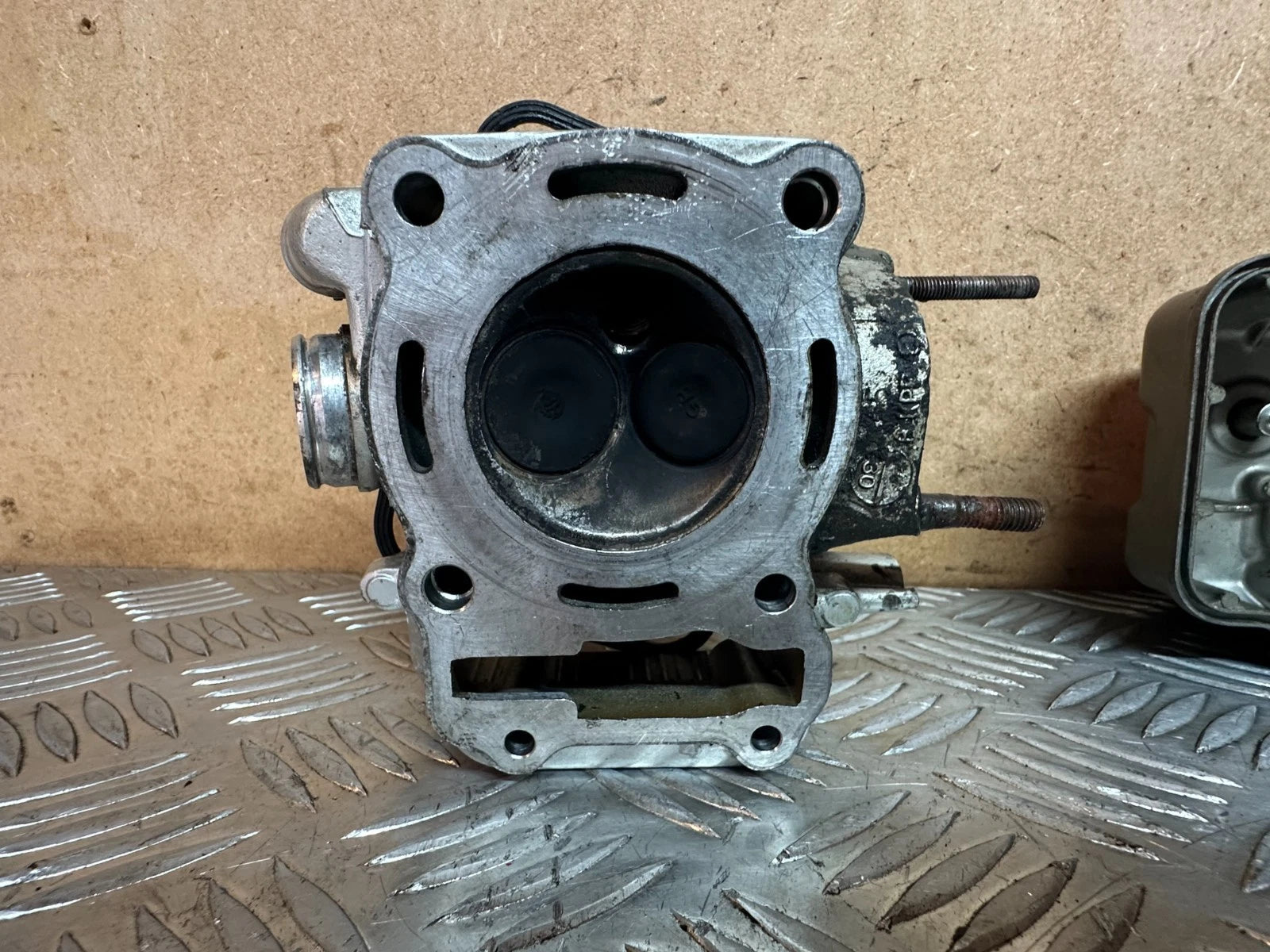 Honda CBR125R Cylinder Head + Camshaft + Bolts + Cover Carb Model 2005 CBR 125