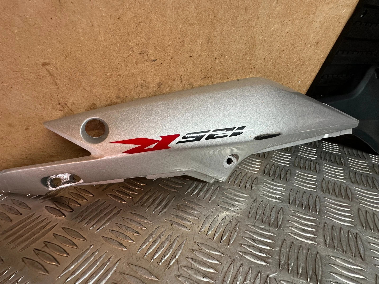 Honda CBR125R Left Rear Side Panel Fairing In Silver CBR125 2005 CBR 125