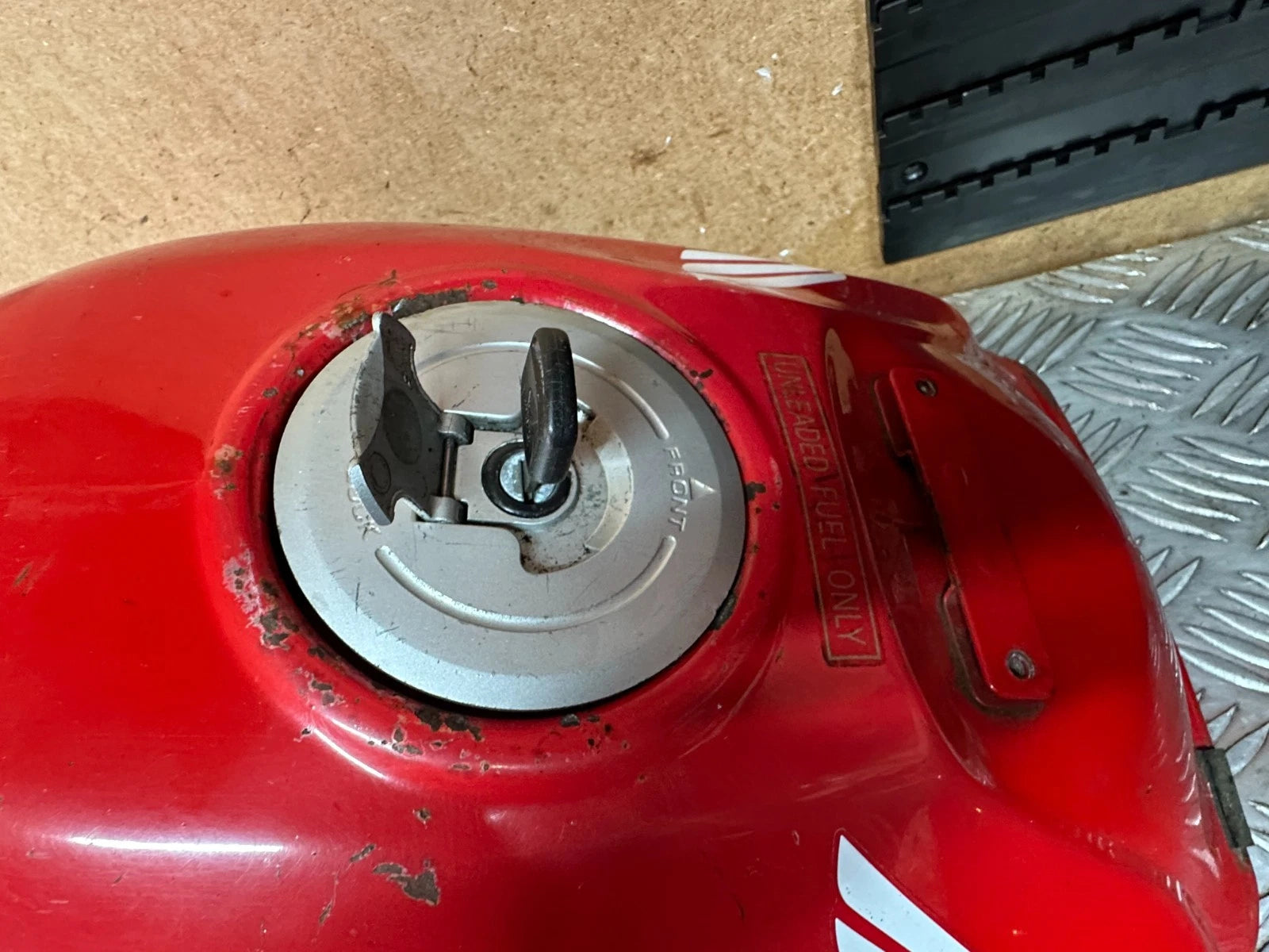 Honda CBR125R Petrol Fuel Gas Tank With Tap Cap & Key + Sender Unit 2005 CBR 125