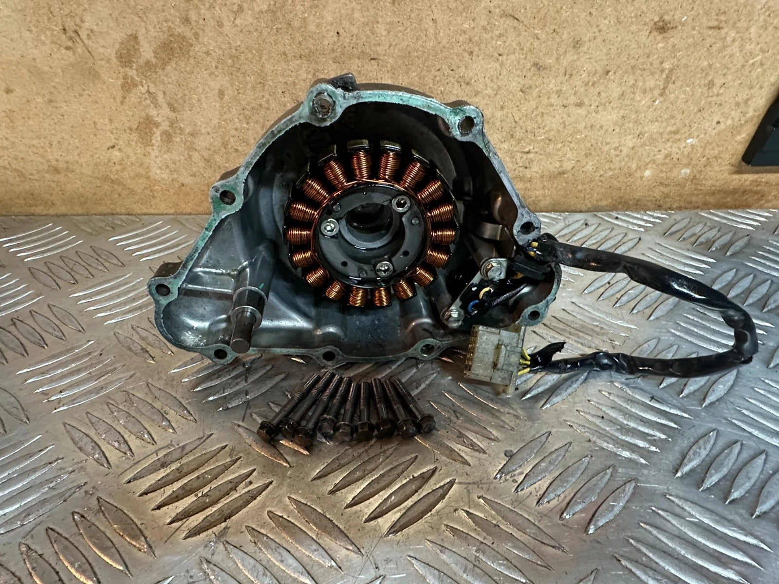 Honda CBR125R Ignition Stator & Flywheel Cover Engine Case CBR125 2005 CBR 125